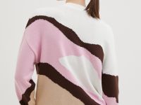 Джемпер с абстрактным принтом