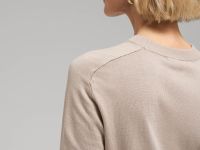 Легкий джемпер полуприлегающего кроя с коротким ру