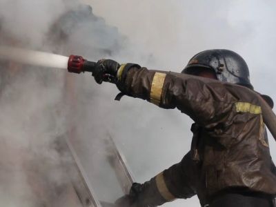 Кооперативные гаражи на автостраде 50 лет Октября горели в Якутске