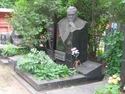 Могила - Крейзер Яков Григорьевич (1905-1969), Герой Советского Союза