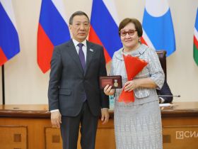 Госнаграды вручили деятелям культуры и искусства Якутии