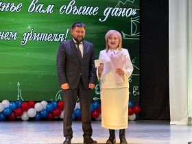 В Якутске наградили педагогов в преддверии Дня учителя