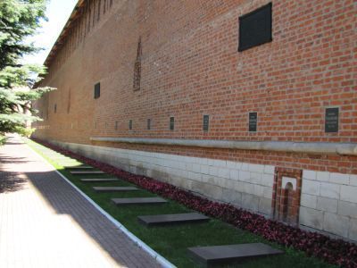 Могилы воинов Советской Армии, погибших в 1943-1944 гг. при освобождении Смоленска от немецко-фашистских захватчиков. Установлены мемориальные плиты, зажжен Вечный огонь