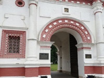 Царская резиденция — Коломенское (пешеходная экскурсия по территории Коломенского с посещением Музея Передних ворот)