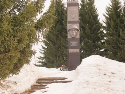 Памятник Герою Советского Союза Ивченко Михаилу Лаврентьевичу