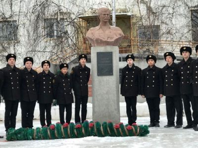 В память о героях. «Молодежка ОНФ» и курсанты-речники поддержали всероссийскую акцию