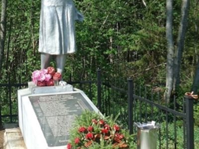 Братская могила  советских  воинов,павших в боях с фашистами