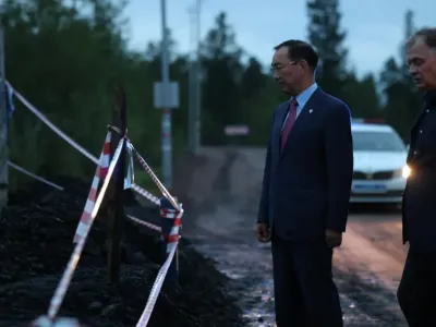 Глава Якутии провел совещание по ДТП с вахтовым автобусом