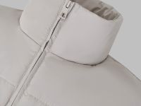 Утепленный жилет с искусственным наполнителем