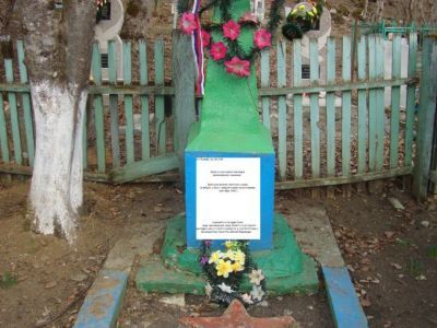 Братская могила советских воинов, погибших в боях с фашистскими захватчиками