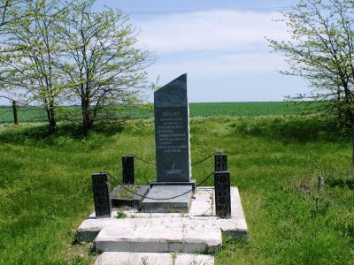 Могила военного летчика И.А.Мундыкса