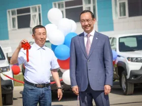 17 новых автомобилей передали районным больницам Якутии
