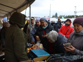 Мясо, рыба, овощи, ягоды и хлеб: в Якутске открылась ярмарка местных производителей «Продовольствие-2026»