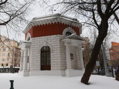 Белокаменный октагон (водокачка)