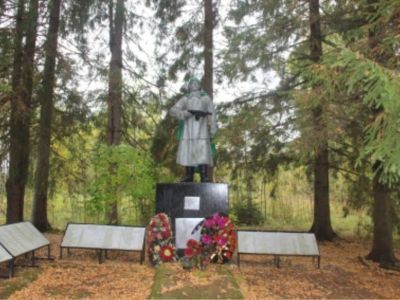 Памятный знак на месте гибели в 1942 году воинов 117-й стрелковой дивизии