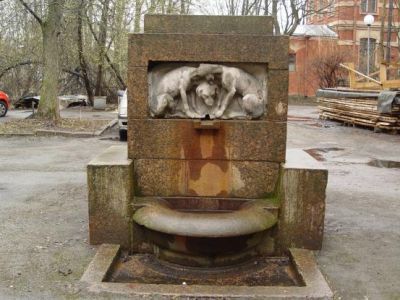 Фонтаны (три)
