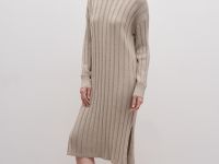 Вязаное платье с длинным рукавом