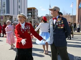 5,5 тысяч пар станцевали вальс Победы в Якутске
