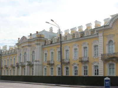 Дома фрейлинские (два) с палисадниками