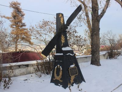 Могила советских лётчиков Кальвица и Леонгардта