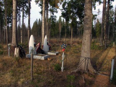 Братское захоронение советских воинов, погибших в 1941-44 гг.