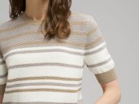 Легкий джемпер с принтом в полоску