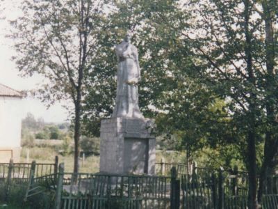 Братская могила воинов Советской Армии, погибших в феврале 1943 года