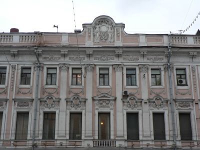 Квартира, в которой с 1935 г. жил и 22 декабря 1936 г. умер Островский Николай Алексеевич. В доме - мемориальный музей Н.А.Островского