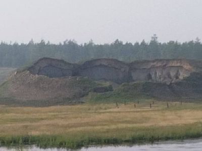 В селе Чакыр Чурапчинского улуса посреди поля появилась огромная впадина