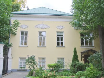 Дом причта церкви Божией Матери "Всех скорбящих Радости" сер. XVIII- нач. XIX вв., 1996 г. (воссоздание)