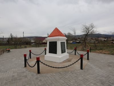 Братская могила красногвардейцев – интернационалистов-немцев, венгров (мадьяр), чехов, словаков, китайцев, австрийцев и др., павших под Верхнеудинском 18-20 августа 1920 г. в боях с белочехами и белогвардейцами