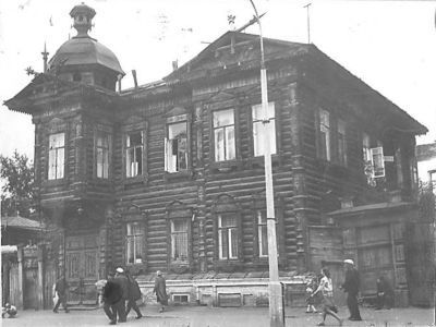 2-х этажный жилой дом с угловым эркером и боковым ризалитом