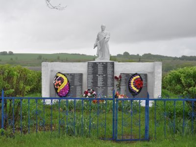 Братская могила воинов, погибших в 1943 г.