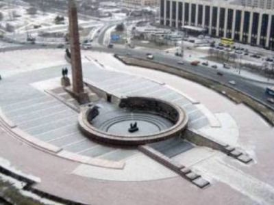 Государственный музей истории Санкт-Петербурга, монумент героическим защитникам Ленинграда