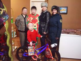 Сотрудницы УФСИН исполнили заветные мечты трех детей из Якутска