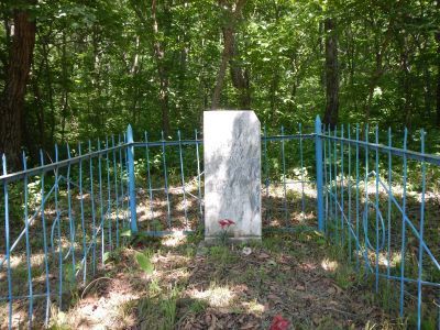 Могила Ивана Савельевича Макитры, сотрудника НКВД, погибшего от рук бандитов