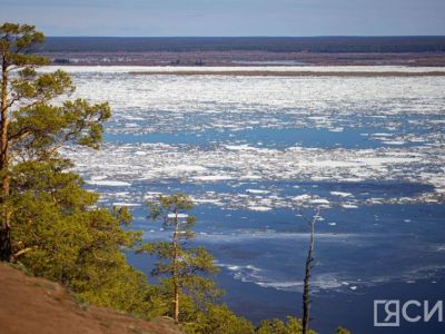 В Якутске в связи с прохождением ледохода развернули пункты временного размещения