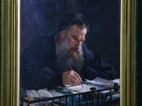 В Якутске открылась выставка «Эволюция образа Толстого: от Ге до Гинцбурга»