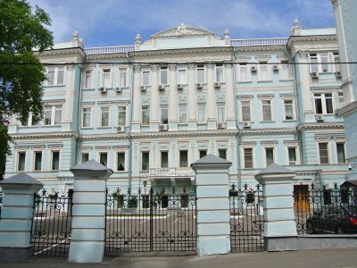 Городская усадьба Кондиковых - Орловых - Г.М. Лианозова, сер. XVIII - XX вв., архитекторы И.П. Херодинов, Е.Ю Брокман. В 1918 году здесь распологался Кинофотоотдел Наркомпроса, в 1925-1932 гг. - Всероссийское фотокинематографическое акционерное общество "