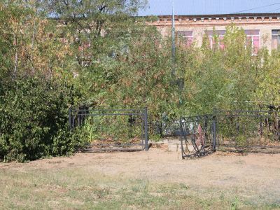 Памятный знак на месте казни нижегородских комсомольцев, казненных белогвардейцами