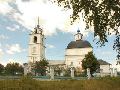 Церковь Преображения Господня с оградой