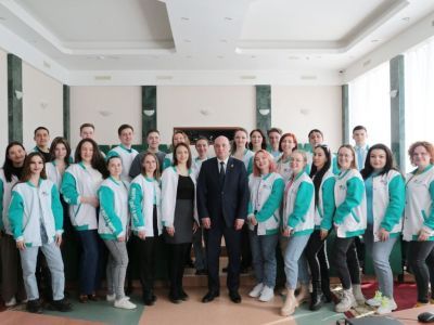 Александр Басыров провел встречу с дирекцией фестиваля «Мирный поет о мире»