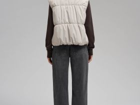 Утепленный жилет с искусственным наполнителем