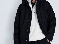 Утепленное пальто с капюшоном