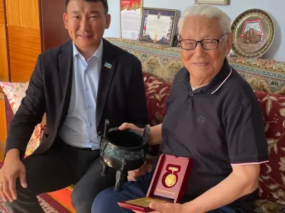 Сергей Местников поздравил ветерана Великой Отечественной войны Кирилла Павлова