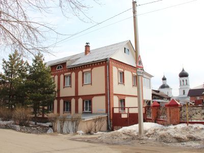 Двухэтажный деревянный дом