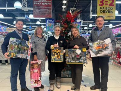 Депутаты Якутской гордумы исполнили желания детей о новогодних подарках