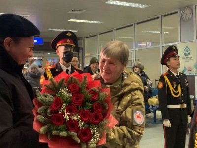 В аэропорту Якутска встретили волонтера опорного пункта Якутии в ДНР Марину Бахилину