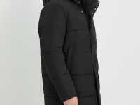 Утепленное пальто с воротником-стойкой