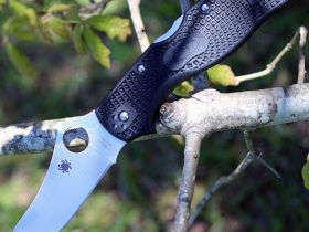 Складной нож Stretch 2 - Spyderco 90PBK2, сталь VG-10 Satin Plain, рукоять термопластик FRN, чёрный